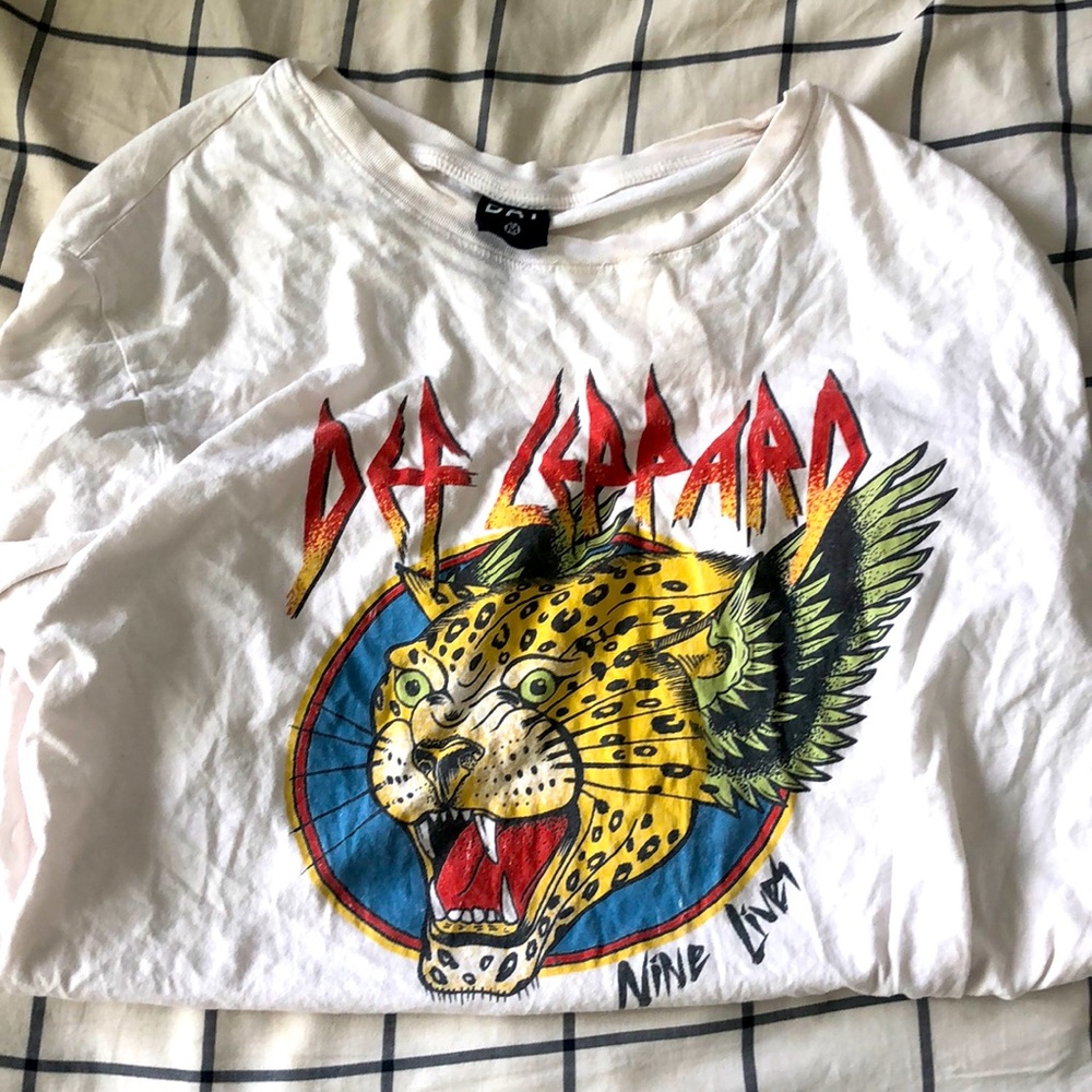 “DAY” medium Deaf Leopard white tee